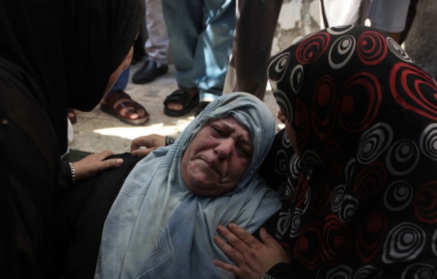 140708-gaza-mourning-women